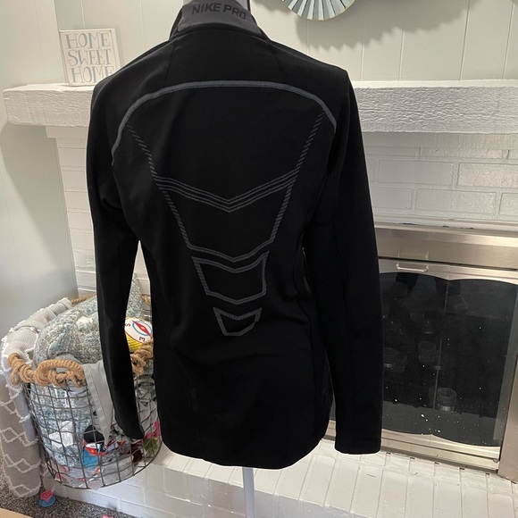 Nike Pro Shirt - Picture 2 of 5